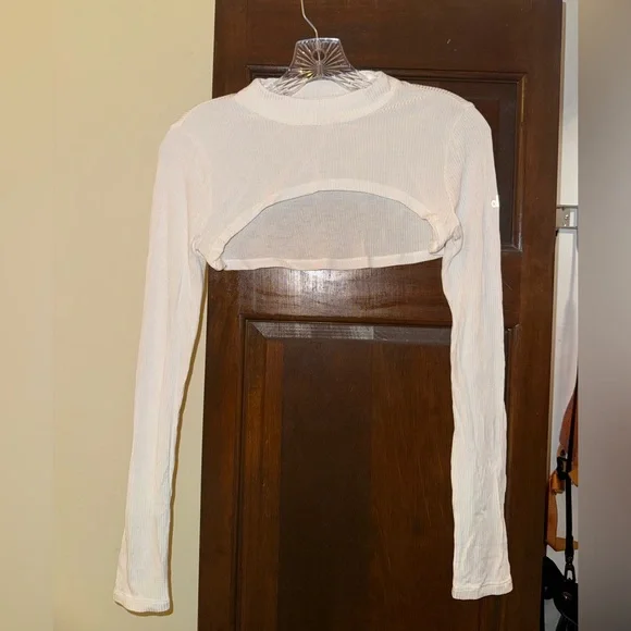 ALO THRILL SEEKER SHRUG - Picture 2 of 3